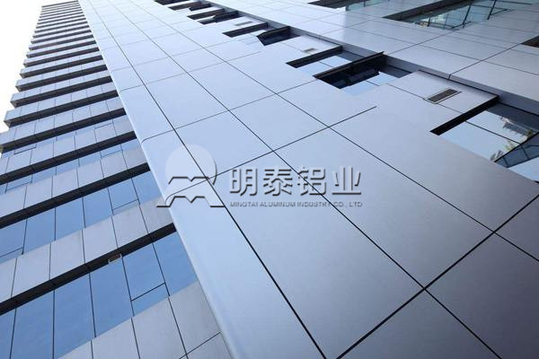 鋁塑板用鋁箔基材厚度一般是多少絲？鋁箔生產(chǎn)廠家哪家好？